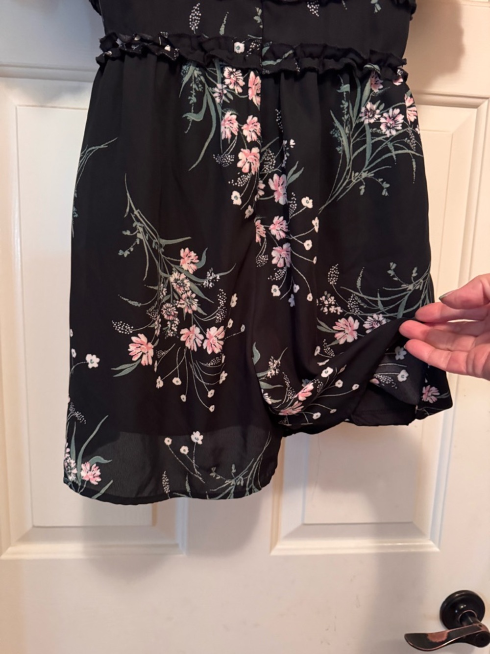 mi ami sold at Francesca’s Black Floral V-Neck Romper - sz small - Picture 6 of 9
